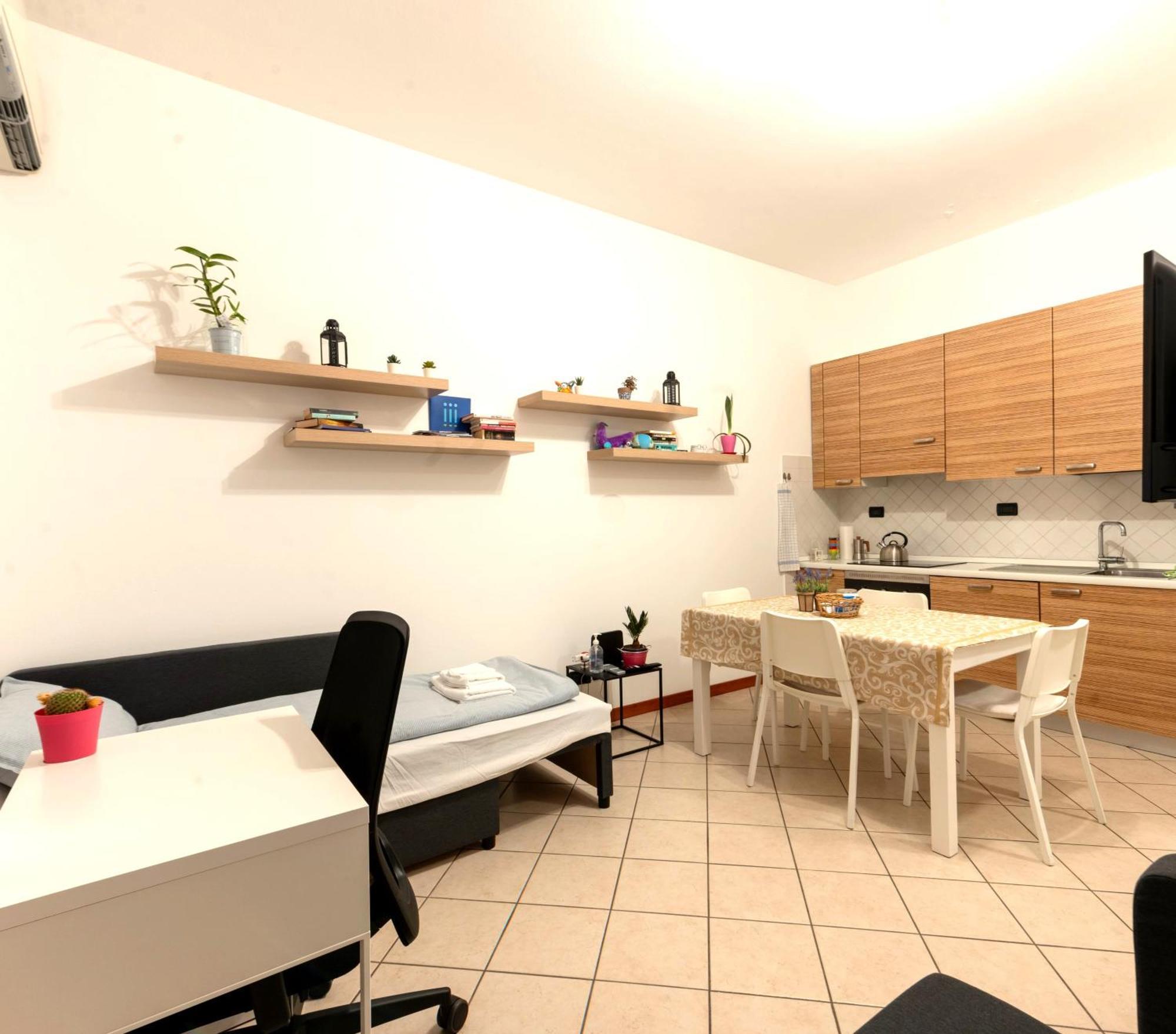 Holiday Apartment - Brescia Centro - Parcheggio Privato Екстериор снимка