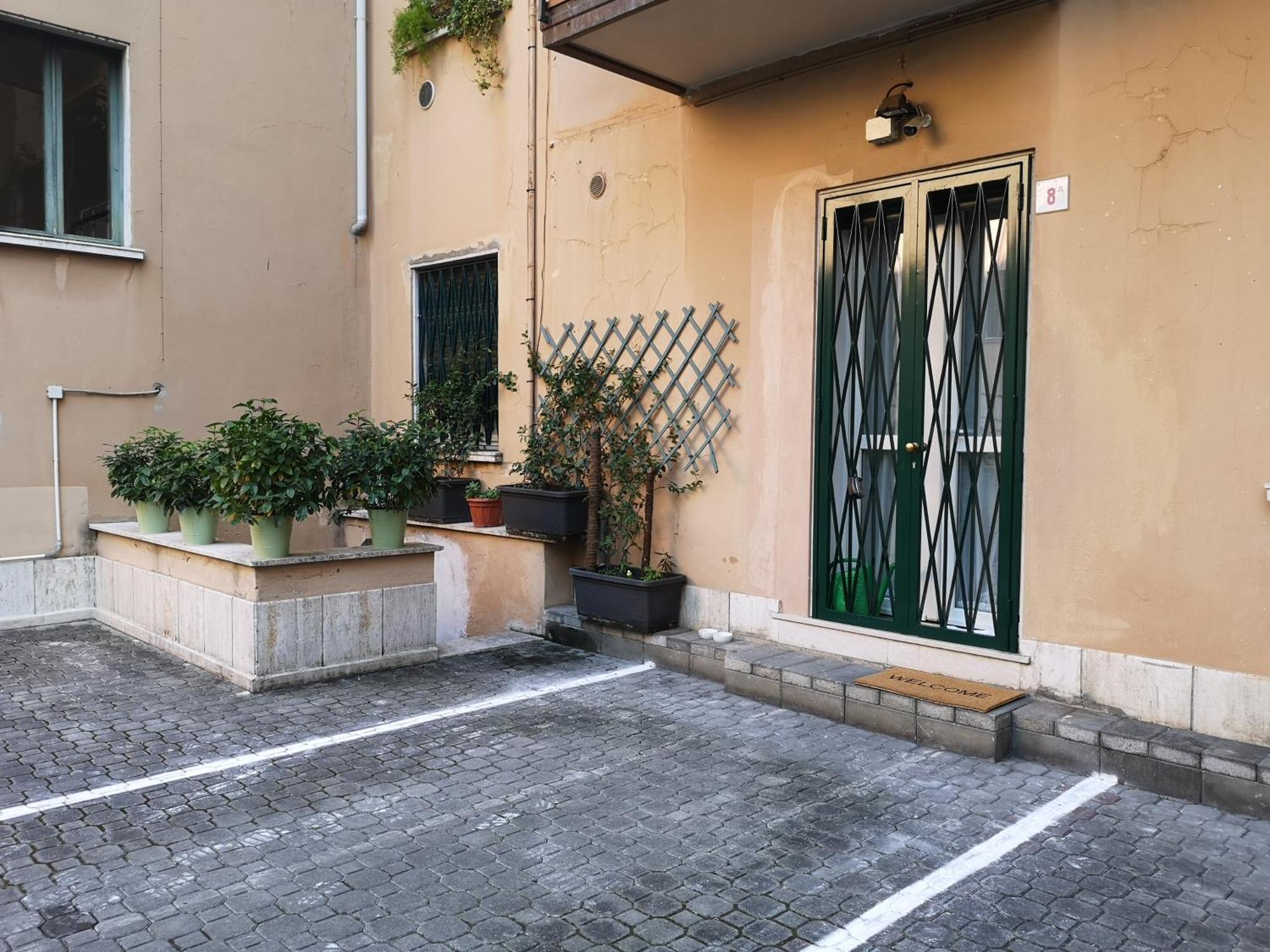 Holiday Apartment - Brescia Centro - Parcheggio Privato Екстериор снимка