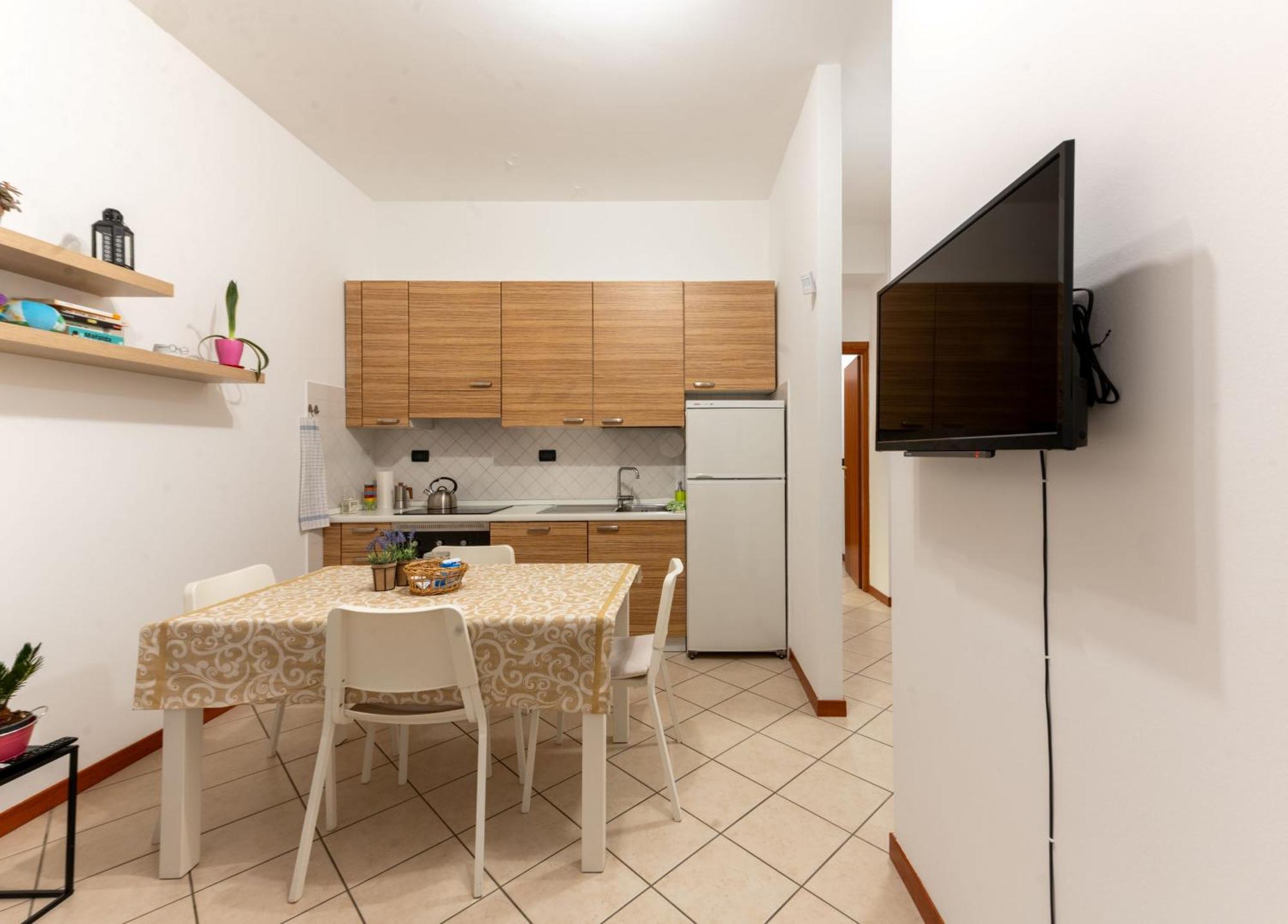 Holiday Apartment - Brescia Centro - Parcheggio Privato Екстериор снимка
